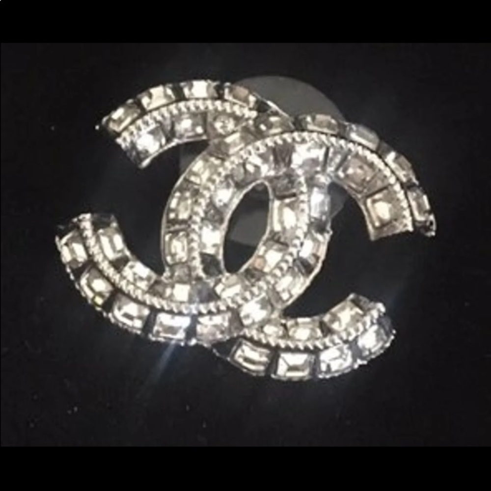 One authentic Chanel earring
